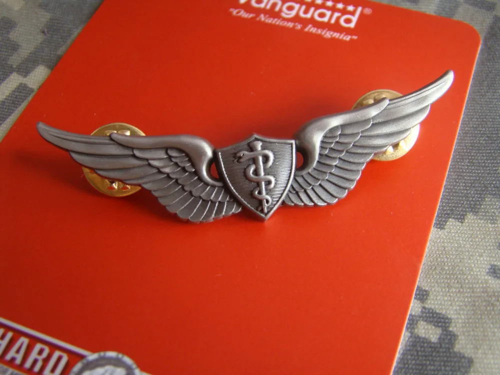 Военная армия США базовый бейдж хирург крылья лацкан значок награда|award|flight wing pins