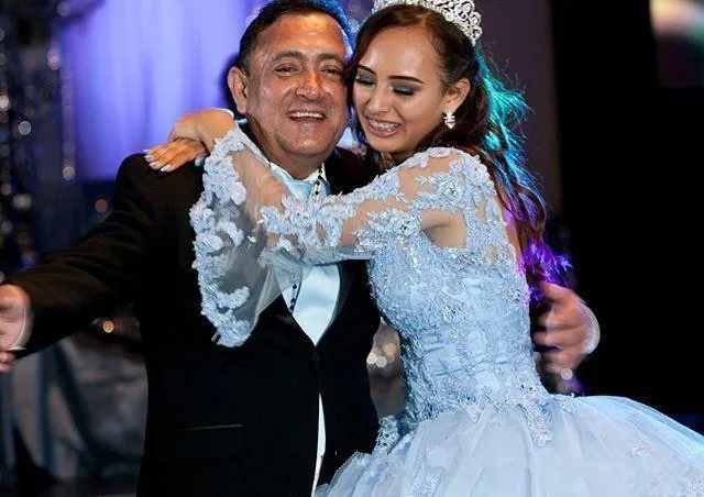 Бальное платье принцессы платья для Quinceanera с расклешенными длинными рукавами