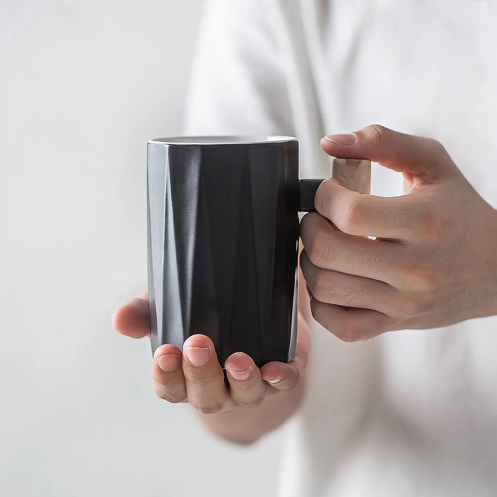 

Nordic Style Wooden Handle Ceramic Mugs Porcelain Coffee Mugs and Cups Wedding Gift Home Office Drinkware 330ML