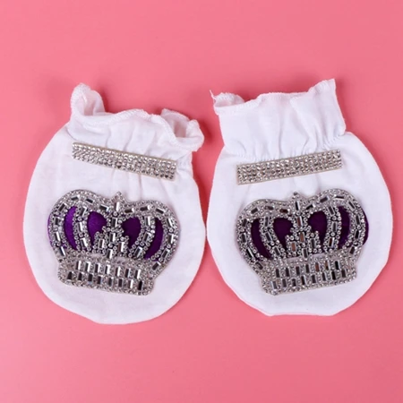 1 pair Purple 0-3 Month Newborn Baby Gloves Cotton White Color Rhinestone Crown Boy Mitten Baby Anti Scratching Gloves and Mittens - Цвет: 1 pair Purple