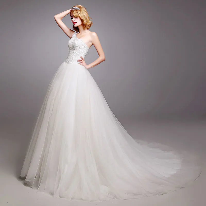 Женское кружевное бальное платье белое винтажное свадебное с аппликацией и