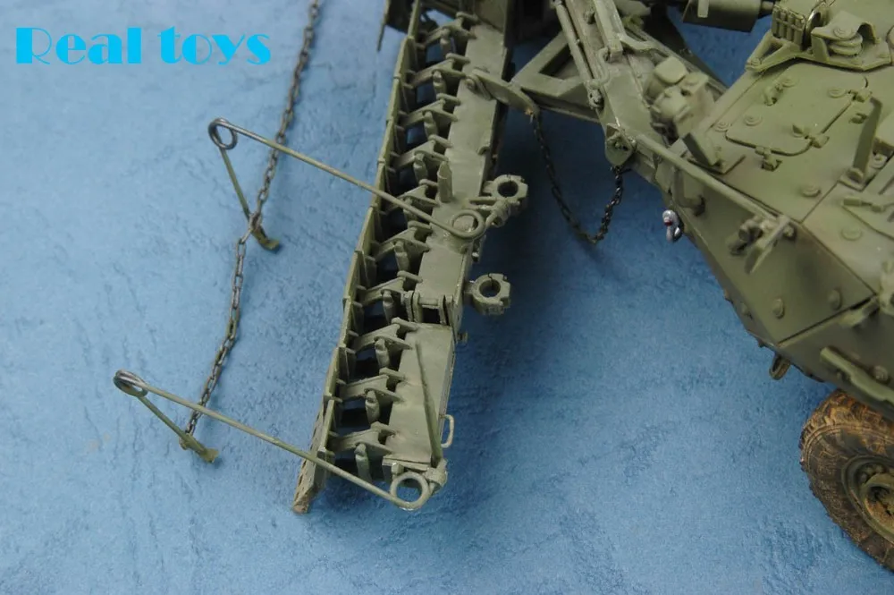 Trumpeter 01575 1/35 M1132 Stryker ESV(инженерный отряд автомобиля) w/SMP/AMP-Поверхностный шахтный плуг