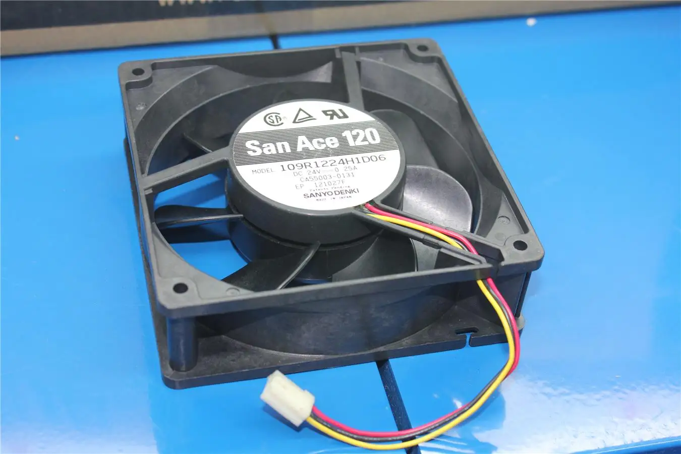 

109R1224H1D06 109E1224H144 24V 0.25A Double Ball Mute Fan