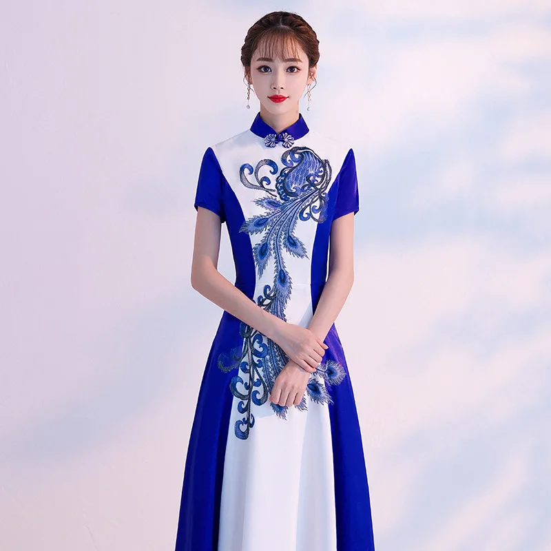 Женское длинное платье Ципао в китайском стиле белое синее с коротким рукавом