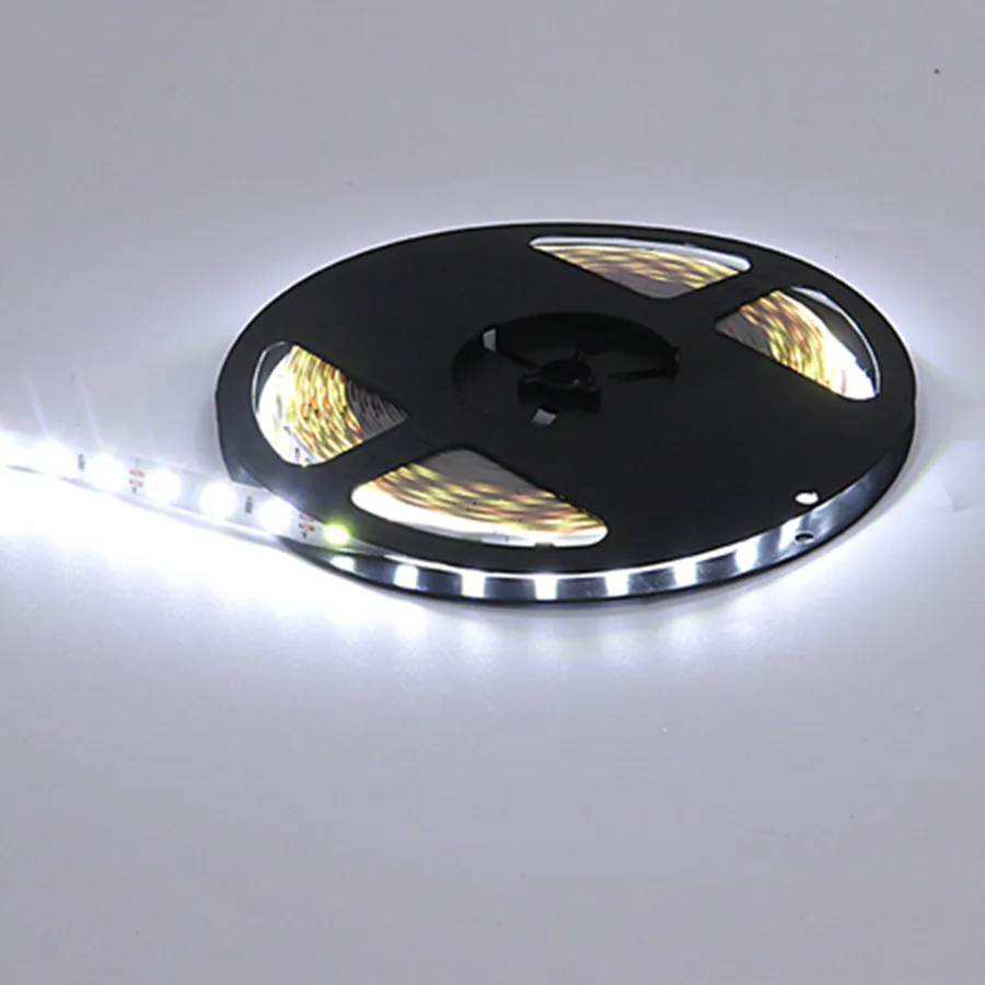 Светодиодная лента 5054 SMD не являющаяся водонепроницаемой 60 светодиодов/м 12 В