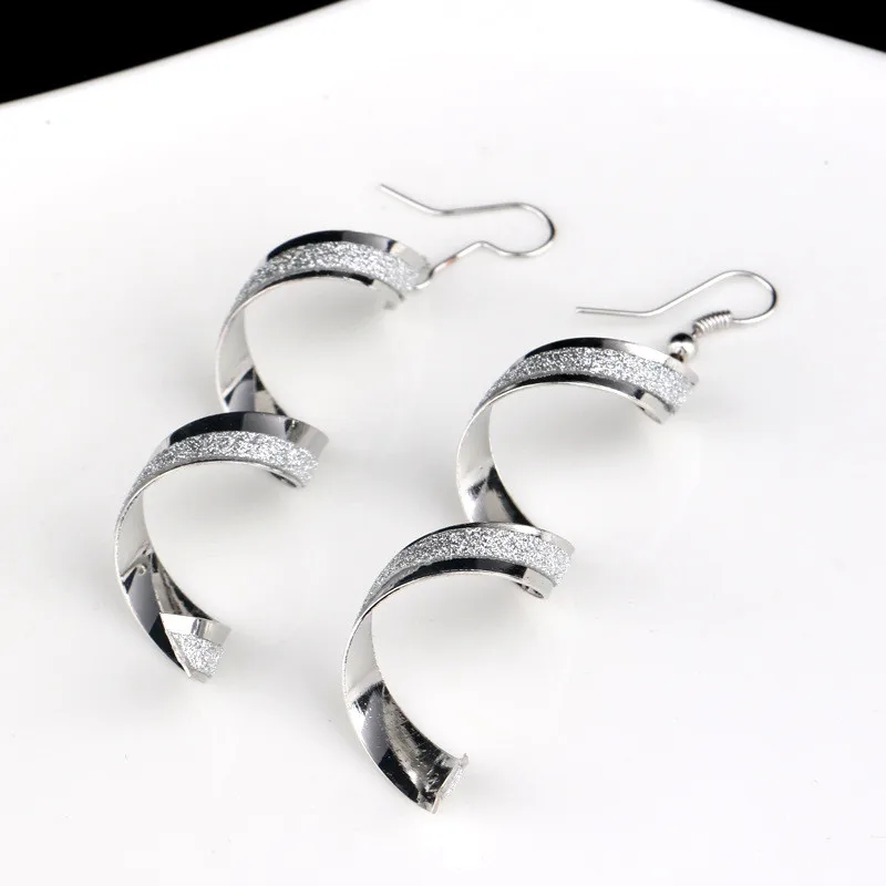 SHOWTRUE Золото посеребренная Серьги для женщин Цинковый сплав геометрия Волны