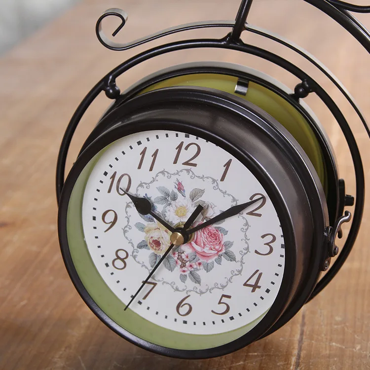 

Retro Creative Home Metal Clocks Crafts Living Room Double-sided Mute Clock Decoration Ornaments Bicycle Seat Desk Decoration