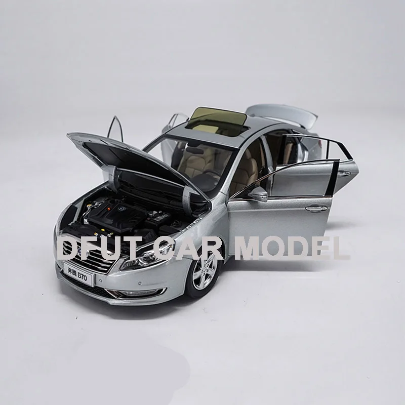 Модель спортивного автомобиля B70 из сплава в масштабе 1:18 оригинальные