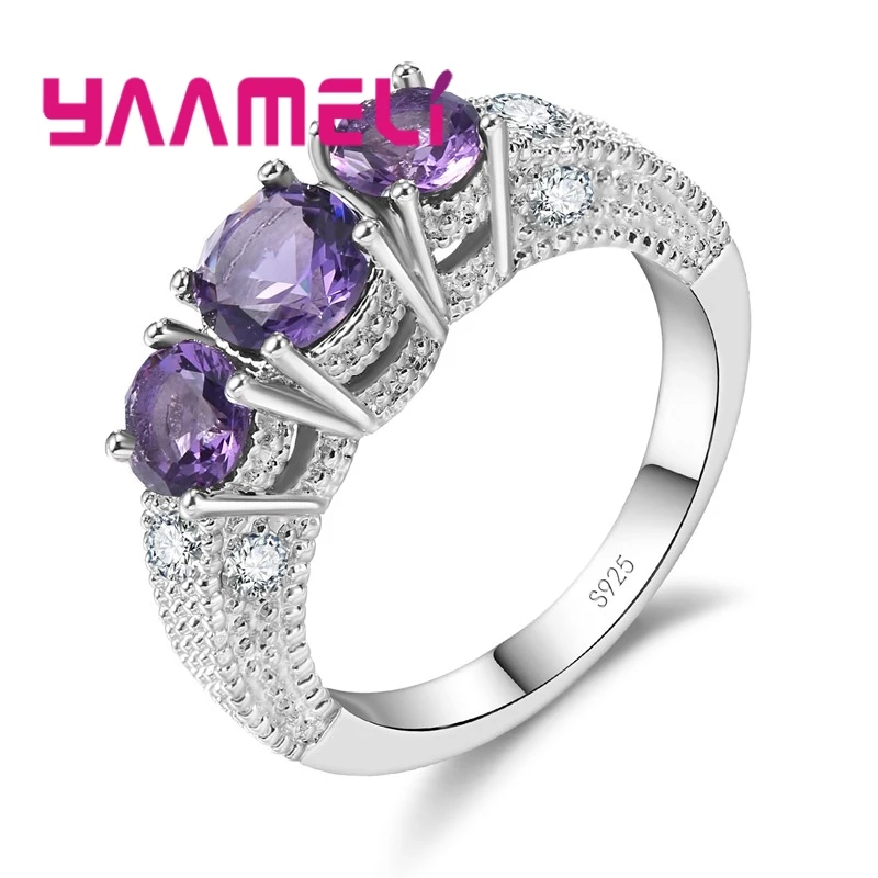 Кольцо из серебра с круглым кристаллом и искусственным камнем