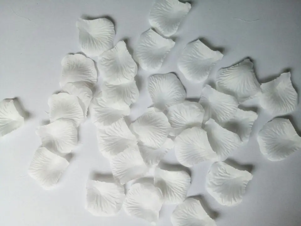 White 2000 шт. 20 пачек искусственные лепестки роз свадебный душ для свадьбы, помолвки торжества Таблица праздничное освещение при воспроизведении музыки белый - Цвет: White
