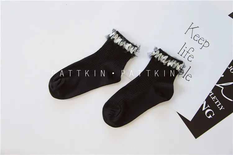 

New Fashion Solid Lace Socks Female Winter Hot Casual Cotton Socks Women Vintage Sequins Socks Funny Fashion Socks Ladies BAC274