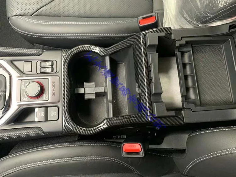 Декоративная накладка на центральную консоль переднего панеля Subaru Forester SK 2018 2019 2020 для держателя для напитков ABS матовая.