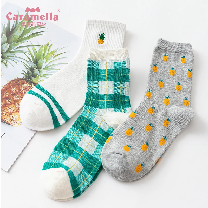 Фото Caramella 3 пар/лот модные короткие женские носки с вышивкой студенческие милые до