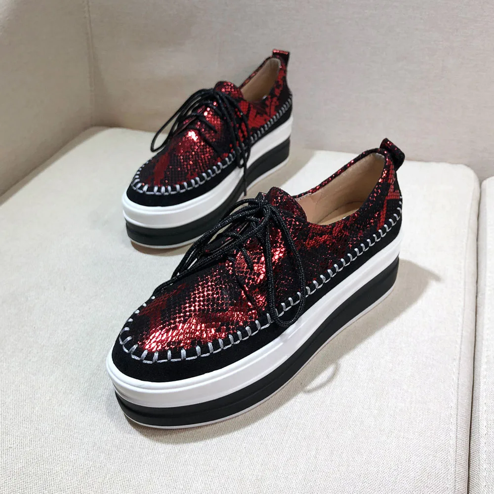 Женская обувь на плоской платформе с текстурой змеиной кожи Роскошные женские