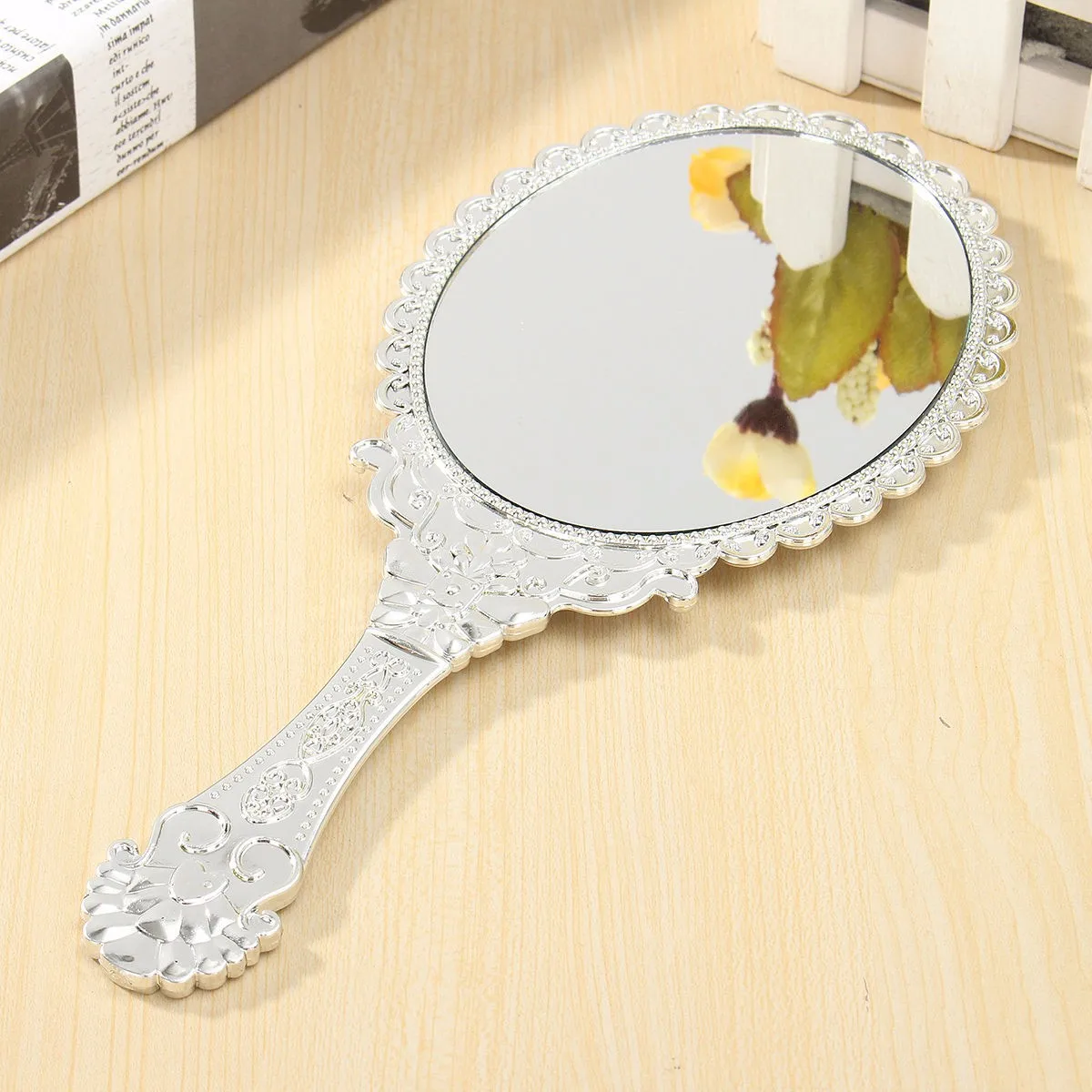 Silver Vintage Mirror Ladies Floral Repousse Oval Round Makeup Hand Hold Princess Lady Beauty Dresser Gift | Красота и здоровье