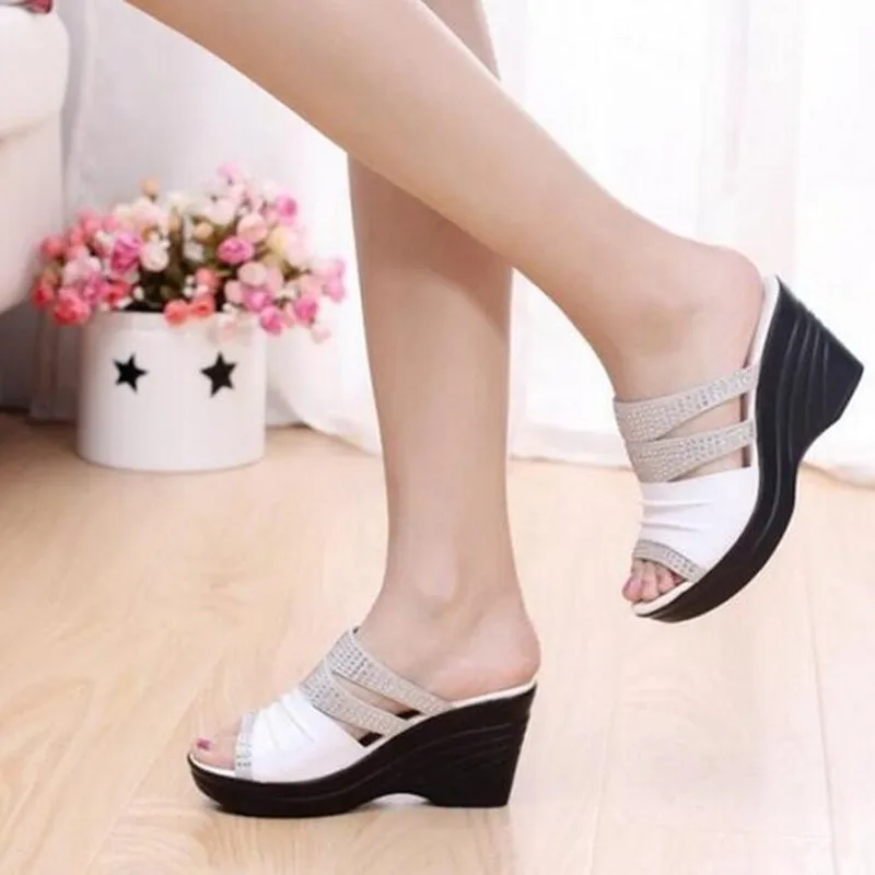 Beyarnebrandsandals из воловьей кожи; обувь, расшитая стразами; женские сандалии-шлепанцы туфли с широко открытым носком босоножки на танкетке Обувь для матерей fashionsandalsE295