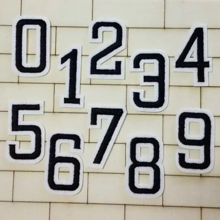 Черная или красная винтажная вышитая нашивка с помощью утюга числами для