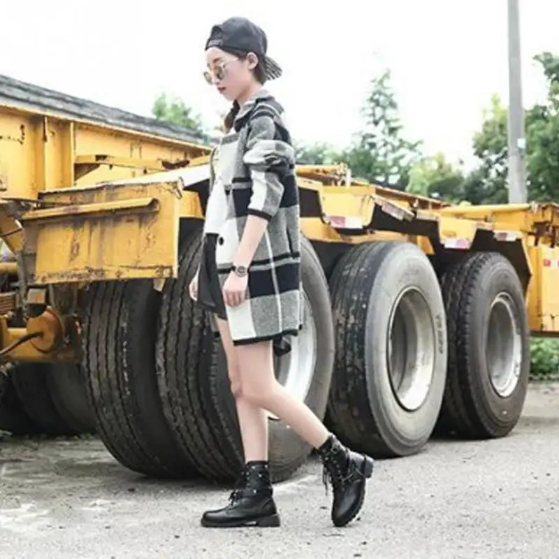 Брендовые зимние женские ботинки в байкерском стиле Martin до середины икры на