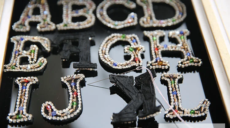 Наклейки с буквами на английском языке сделай сам аппликация вышивка бисером