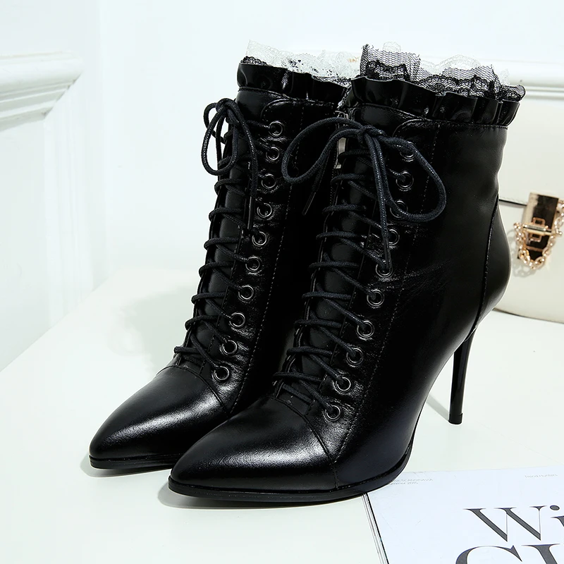 Женские короткие ботильоны на шнуровке с оборками высоком каблуке острым носком
