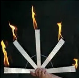 Пожарный вентилятор один фонарь на пять затем исчезает в сумке и превращается