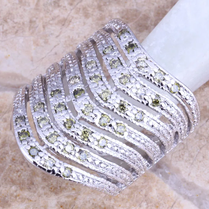Фото Женское кольцо с зеленым Перидотом посеребренное Размер 6 / 7 8/9 R1231 | Украшения и