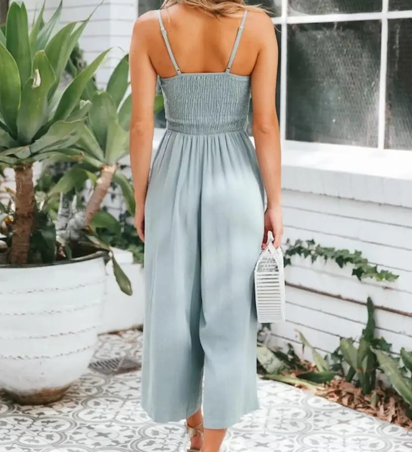 Комбинезон на тонких бретельках с бантом и v образным вырезом эластичный