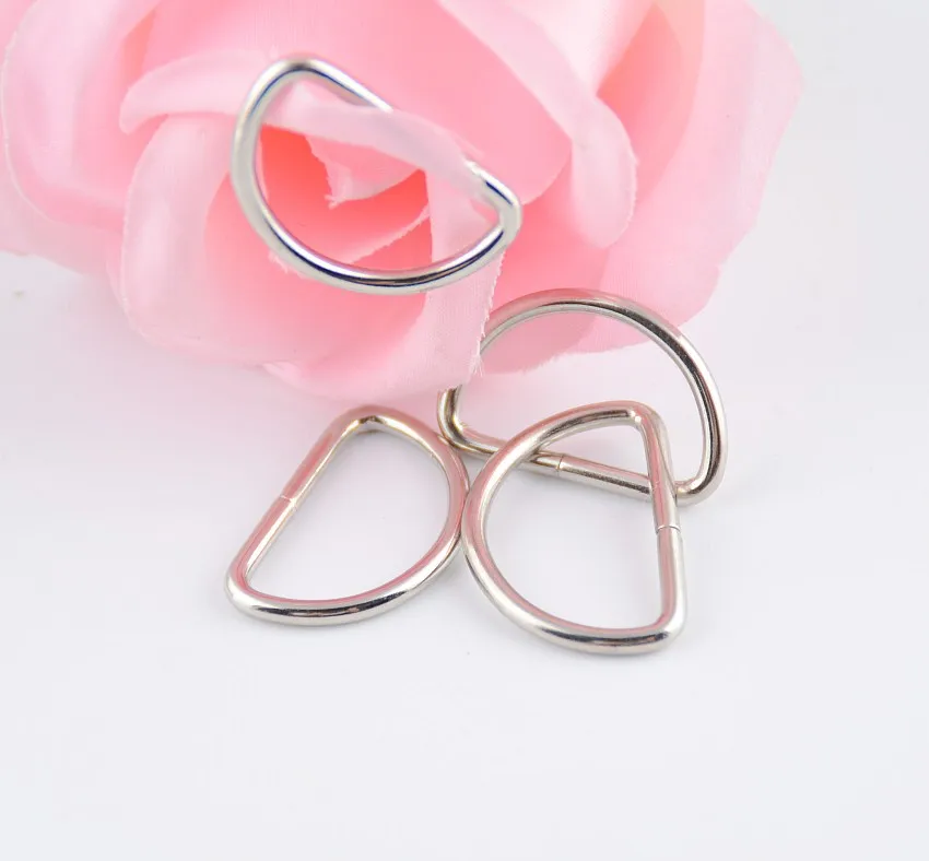 Кожаные сумки серебристого цвета несваренные кожаные металлические изделия