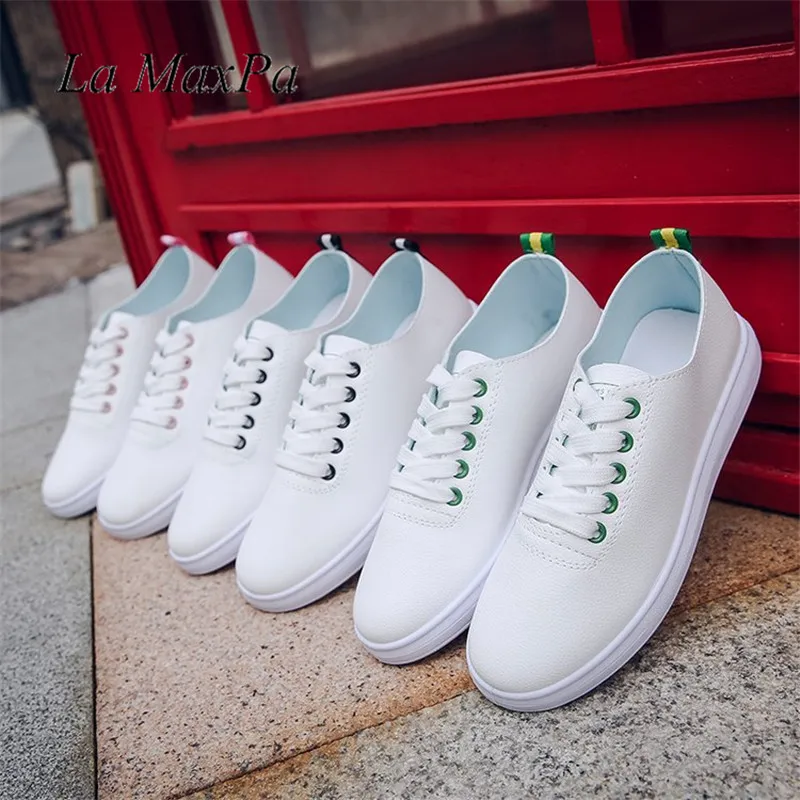 Новинка 2018 года сезон весна лето женская обувь белого цвета кожаная парусиновая