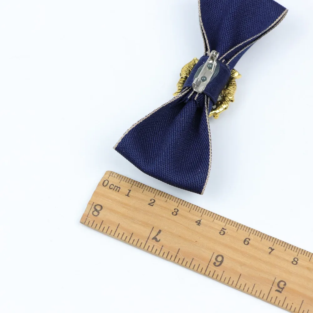 Маленький галстук бабочка с бриллиантами и драгоценными камнями модные