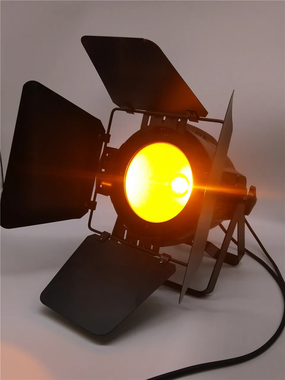 LED Par COB 200 Вт с дверью сарая высокой мощности алюминиевый корпус сценическое