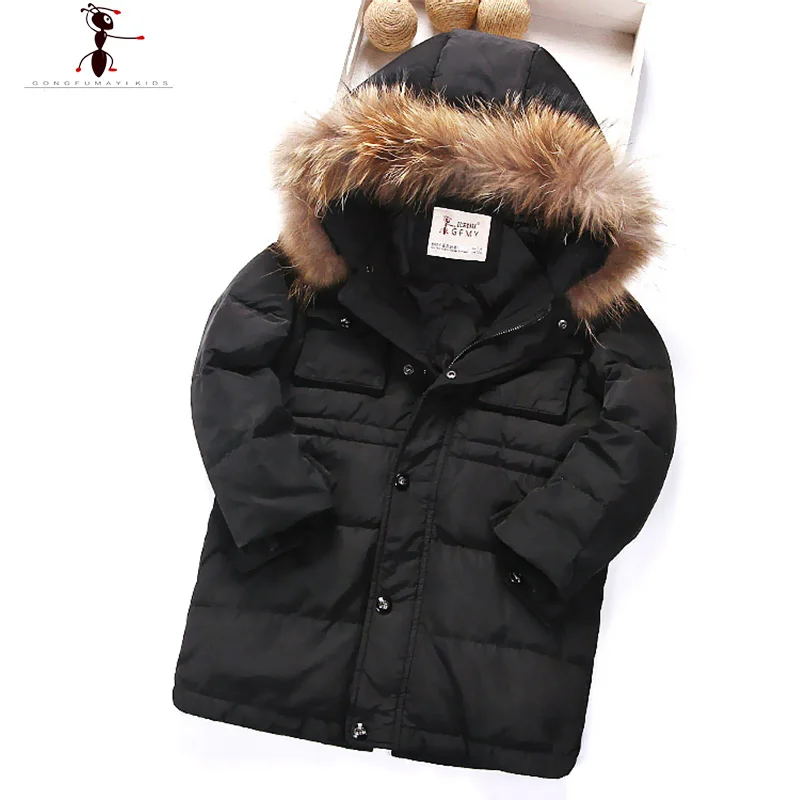 Белый длинный пуховик на утином пуху с капюшоном и мехом для мальчиков детские