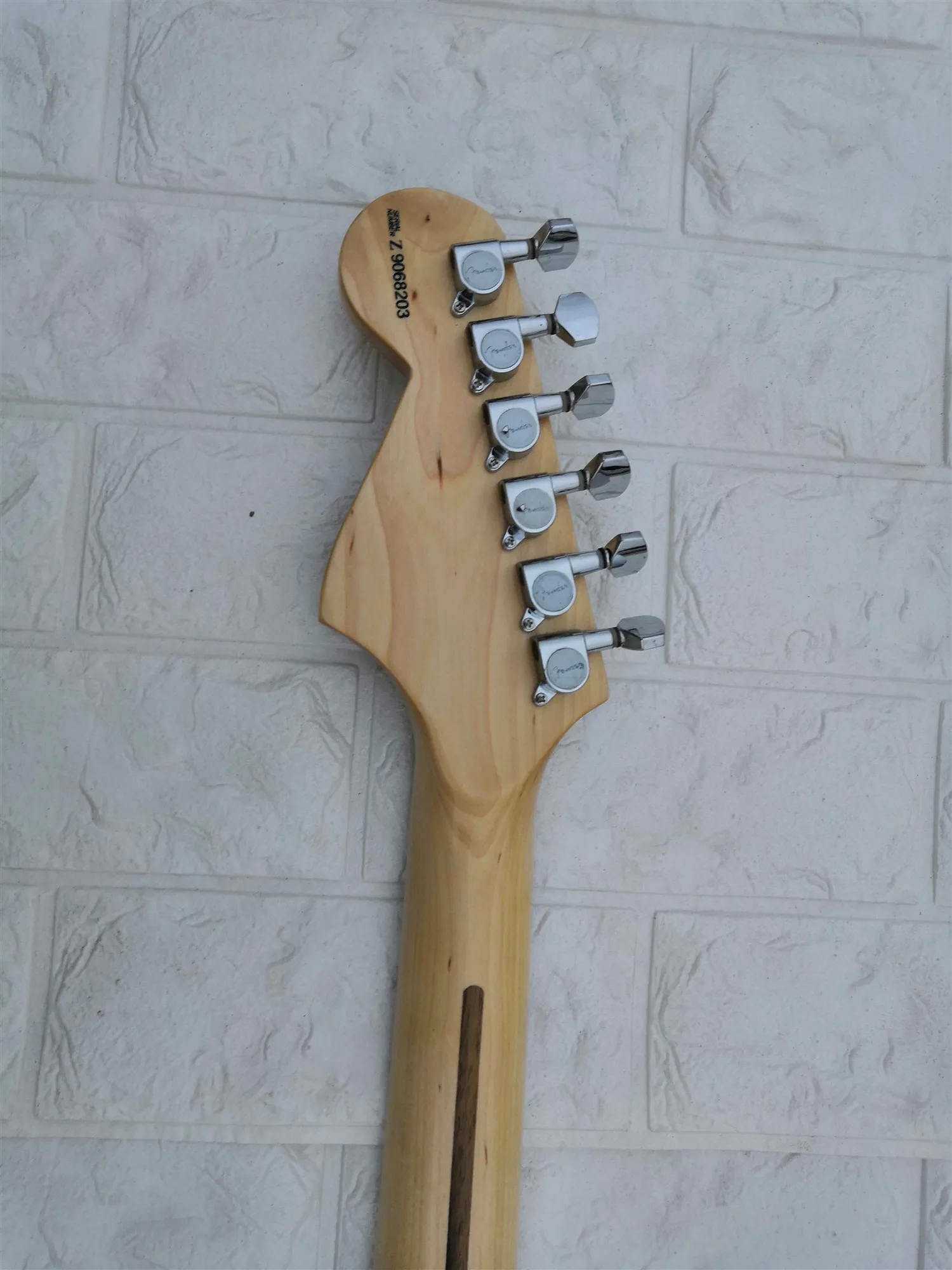 Полу-полые F отверстие str гитары звукосниматели SSS кленовым грифом черная