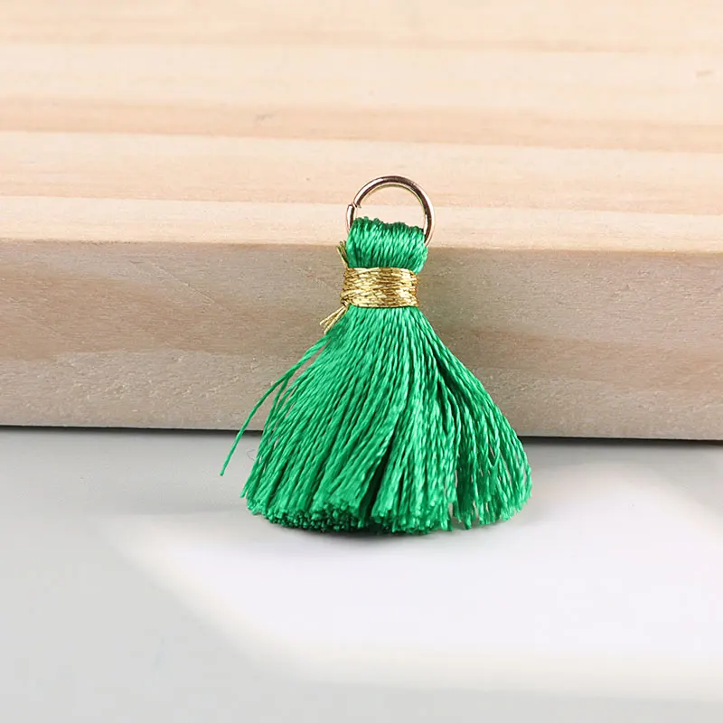 11 Green Ipsequins 10 шт./лот 2 см мини шелковистые кисточки красочные маленькие кисточки для ювелирных изделий diy boho браслет ожерелье изготовление поставки - Цвет: 11 Green