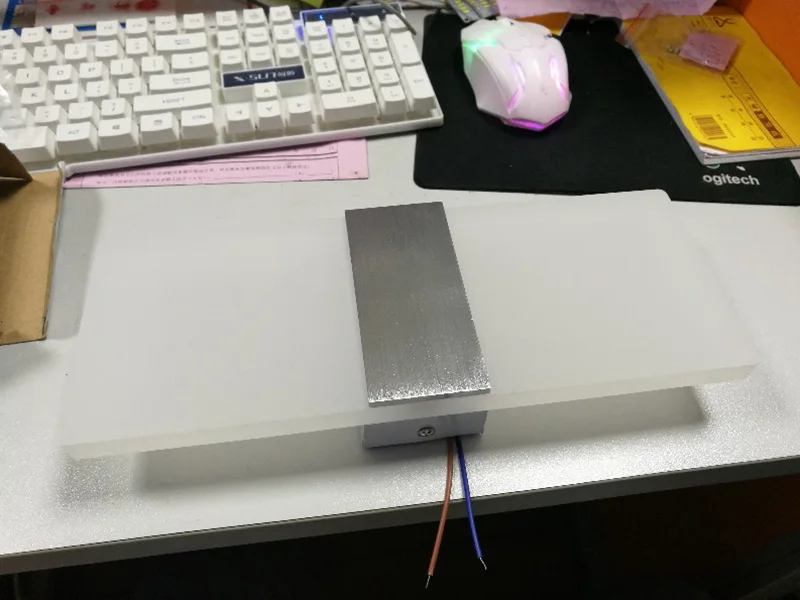 Современная акриловая настенная лампа бра для спальни ванной светильник