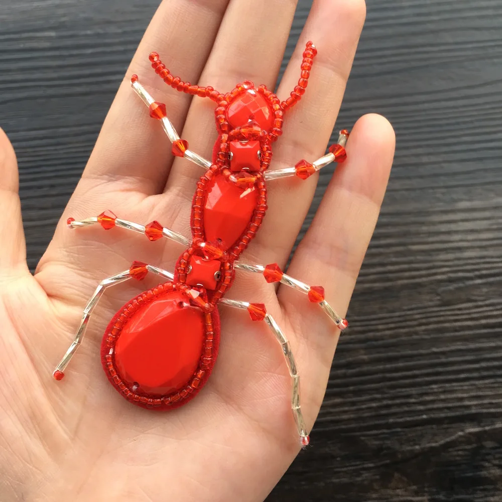 1 шт. красная вышитая бисером муравьиная нашивка для одежды Rhinstone аппликация