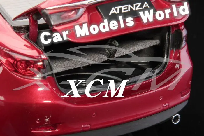 Литая под давлением модель автомобиля Atenza 1:18(красный)+ маленький подарок