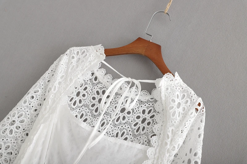 Летнее платье 2019 повседневное белое с вырезами кружевное лямкой на шее