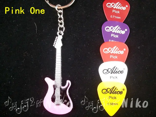 Брелок для электрогитары ST Style (5 цветов) + 30 шт. медиаторов акустической