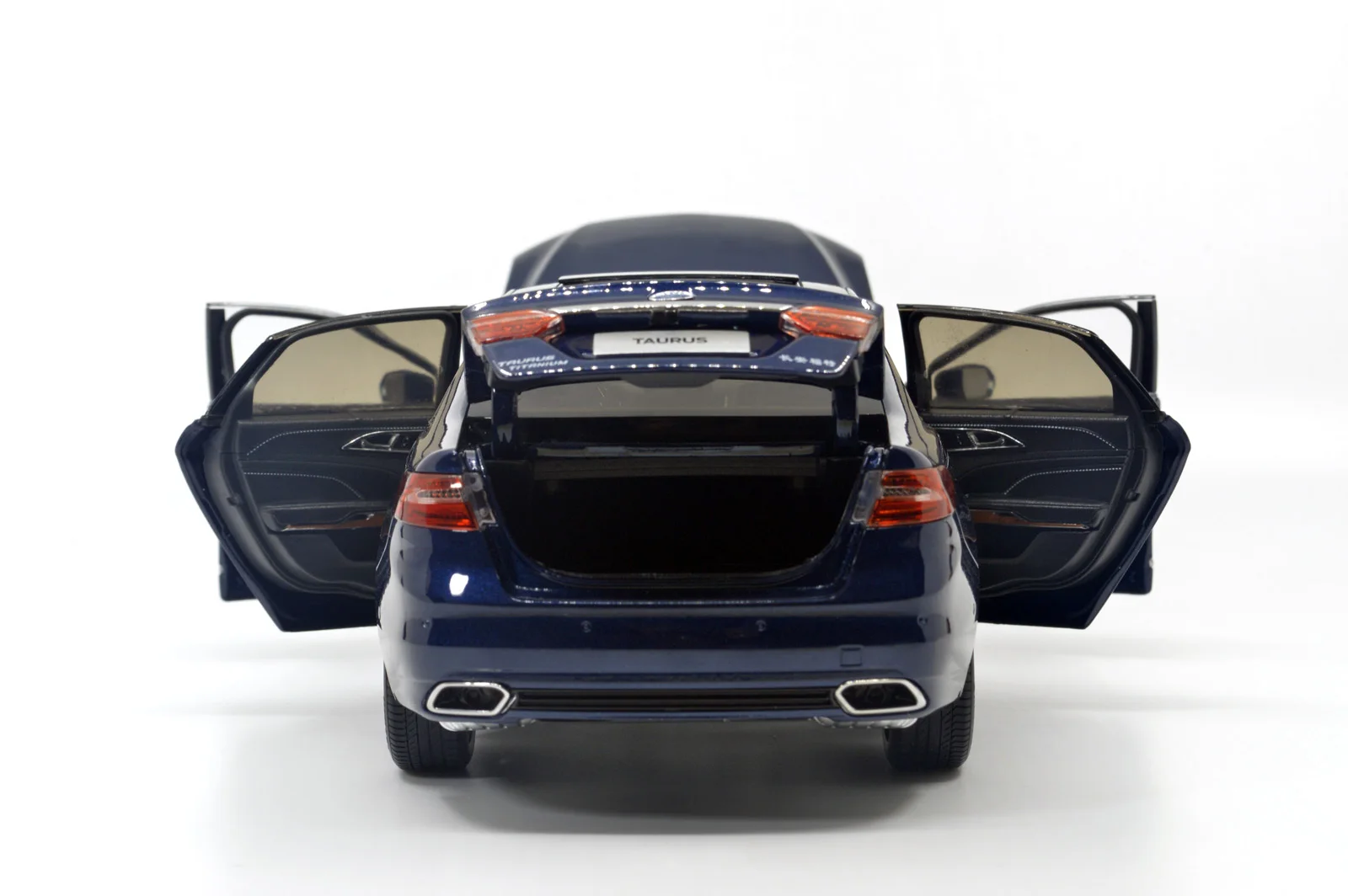 Модель Paudi 1/18 1:18 Масштаб Ford aurus Синий литой модельный автомобиль игрушка, модель автомобиля двери открытые