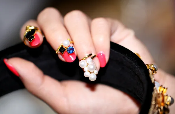 

4 Patterns White Sleek Pearl Ball Shiny Crystal Clear Rhinestone Cat Flower Rings Fashion Golden Ring for Women