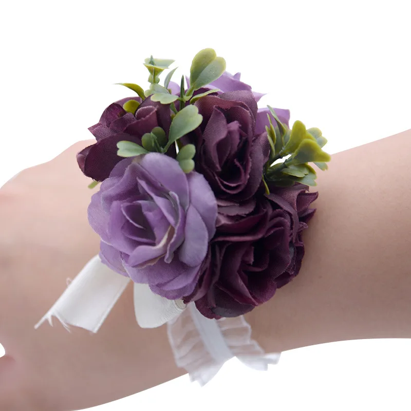 Браслет-корсаж для выпускного вечера с фиолетовыми цветами на запястье браслет
