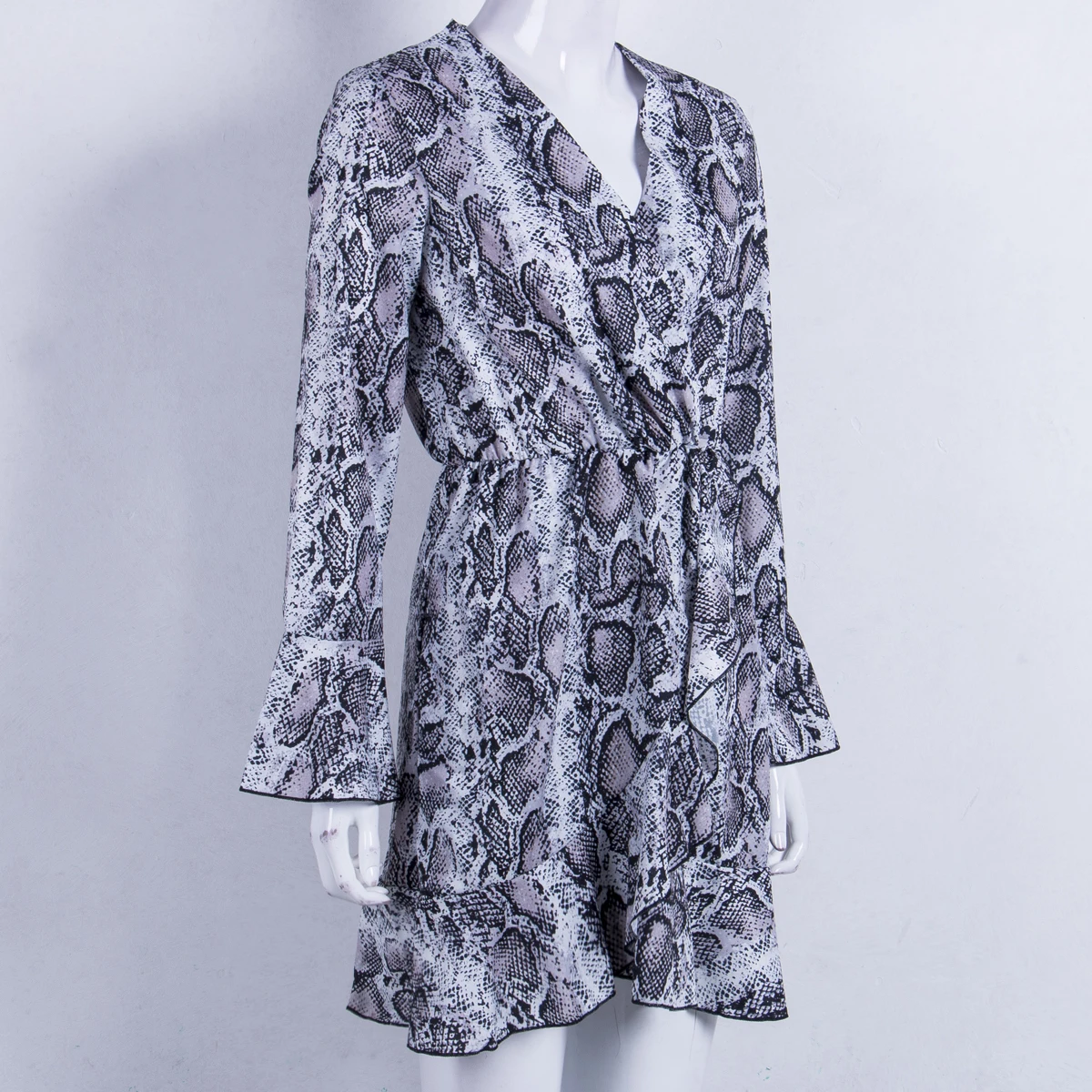 Женское мини платье из полиэстера с длинным рукавом и леопардовым принтом