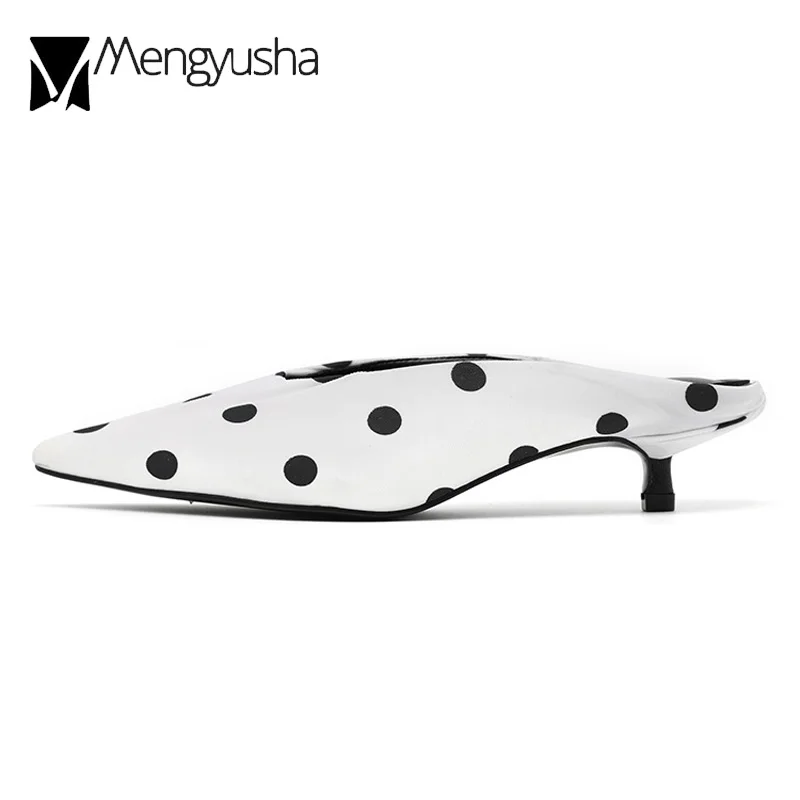 Женские сандалии в горошек с острым носком маленькие шлепанцы на каблуке котом