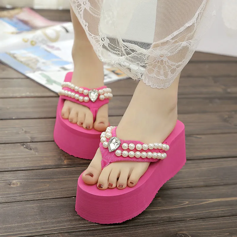 Шлепанцы с бусинами и кристаллами утепленные на танкетке маффины Нескользящие