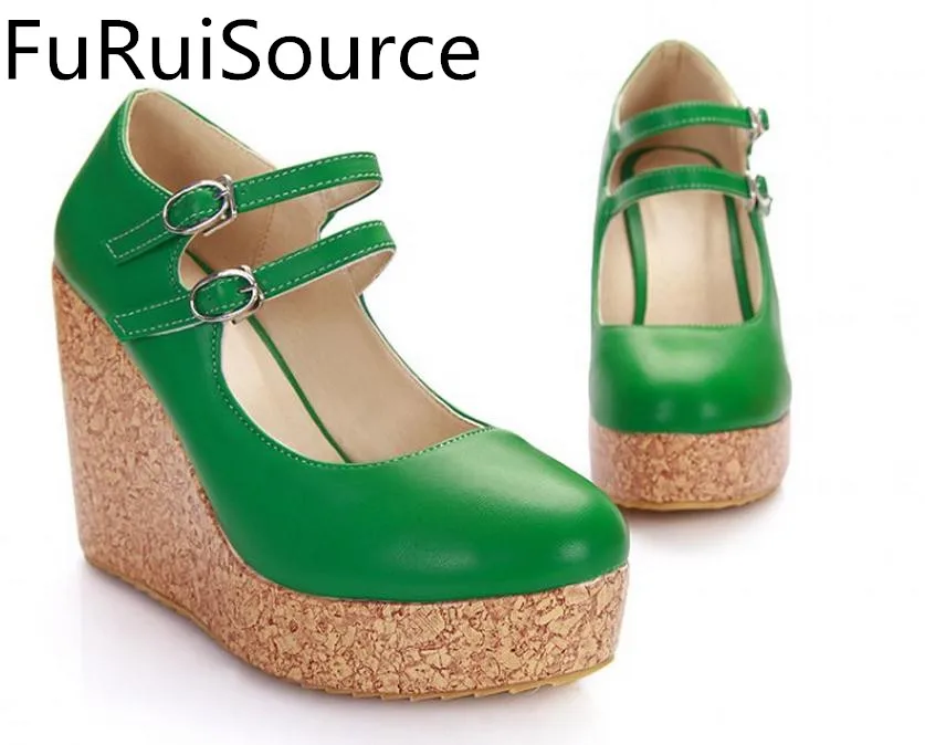 Новая во время весенних и осенних высокой клиньями круглая голова одного типа