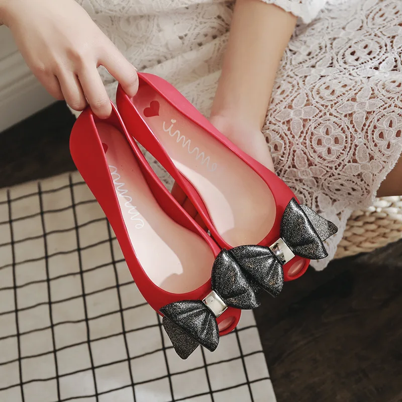 Новинка Летняя женская обувь с бантом Обувь открытым носком на плоской подошве
