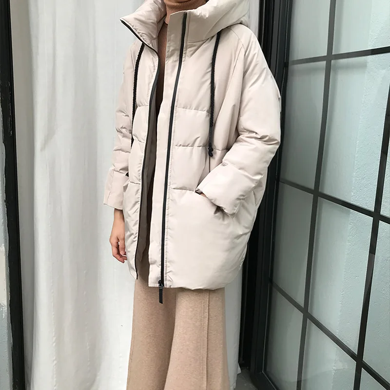 Женская теплая куртка в стиле бойфренда с капюшоном и карманами на