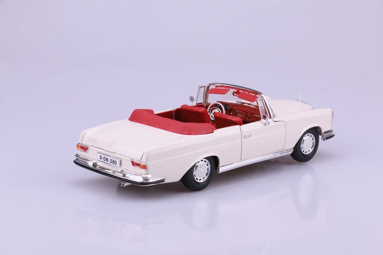 1:18 Maisto литые модели больших автомобилей коллекционные украшения для дома