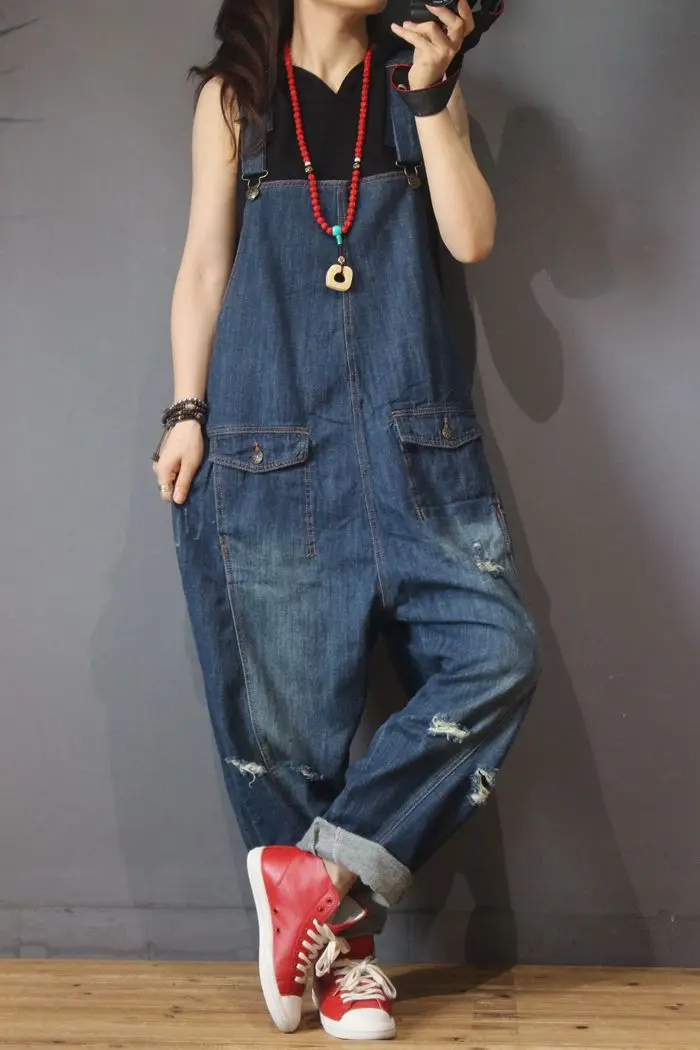 Джинсы женские универсальные свободные винтажные Выбеленные с дырками на весну